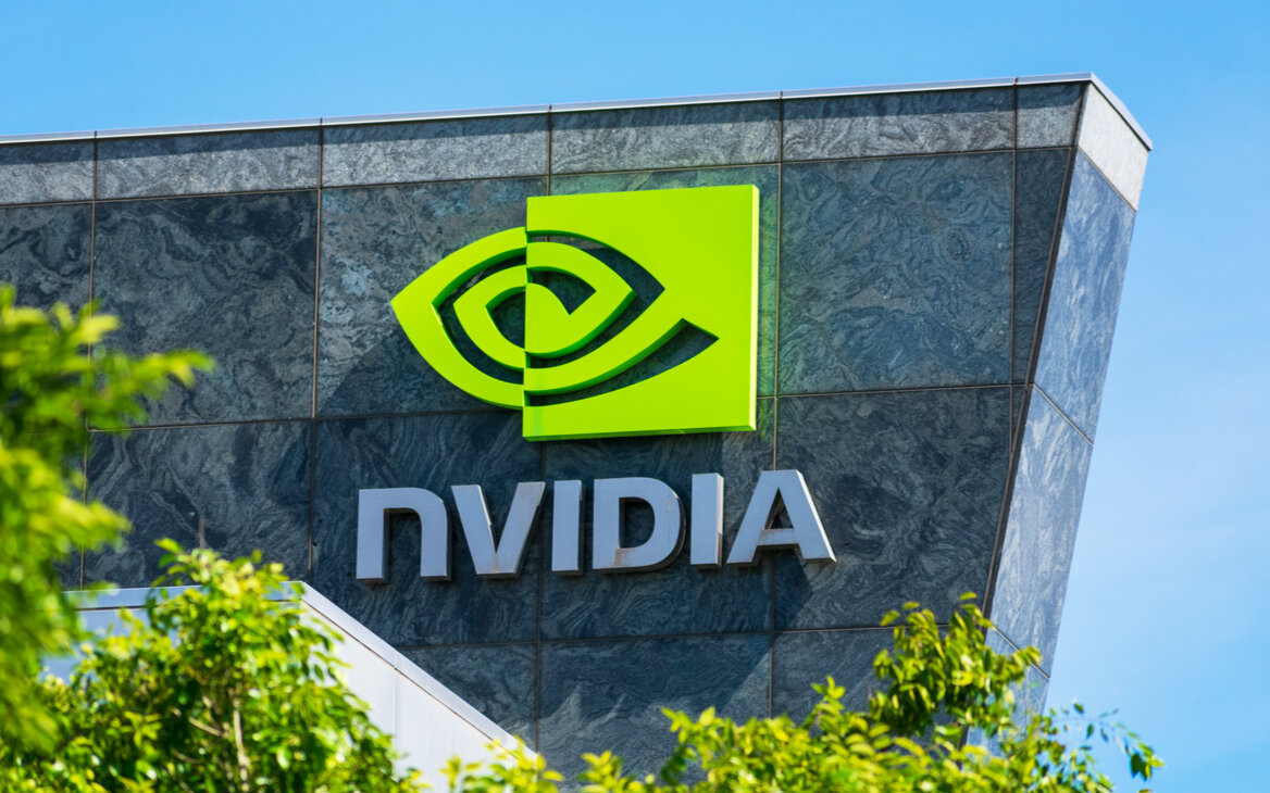 К слову, доход игрового подразделения NVIDIA за второй финансовый квартал оказался невысоким — на 44% меньше предыдущего. Видеокарты перестали расходиться как горячие пирожки