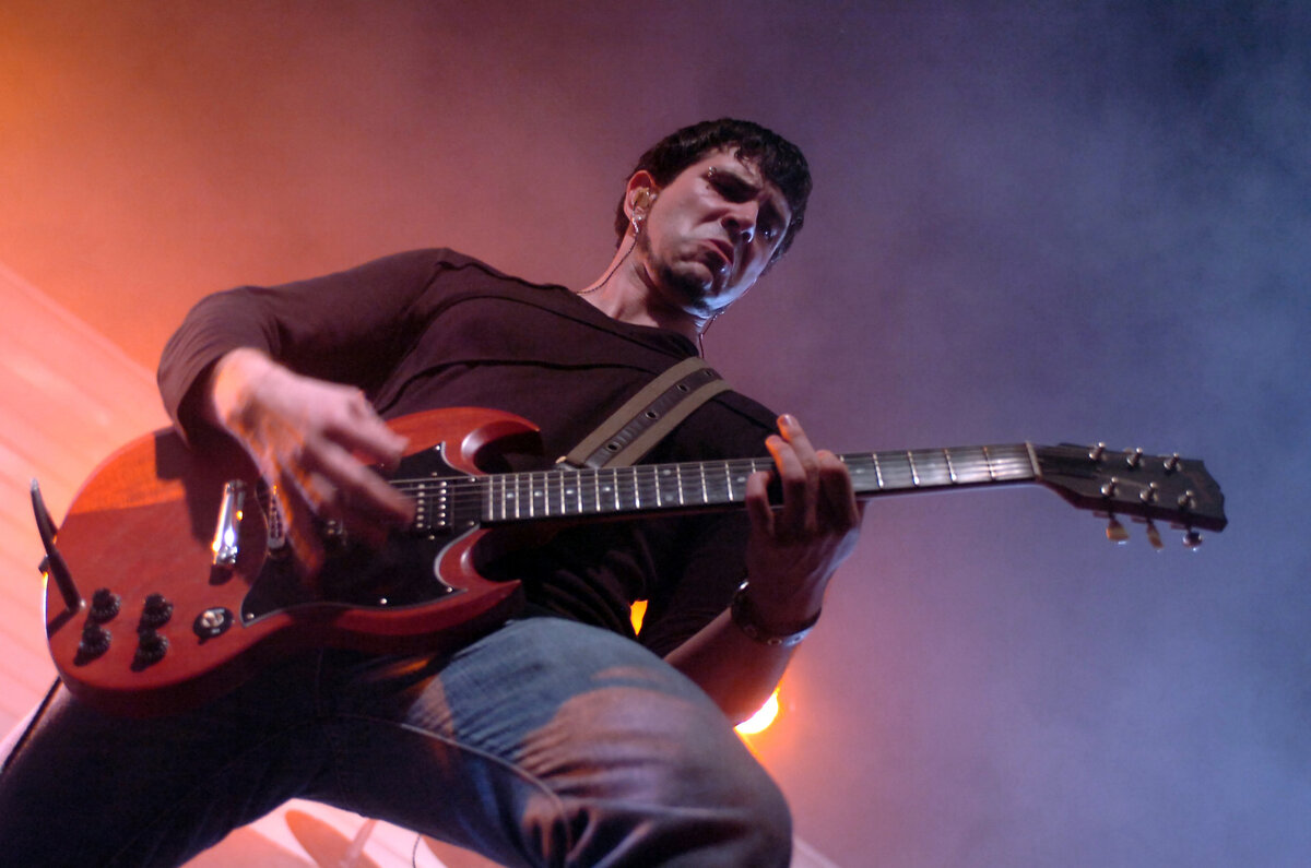 Я ходила на его концерты и не могла оторвать глаз