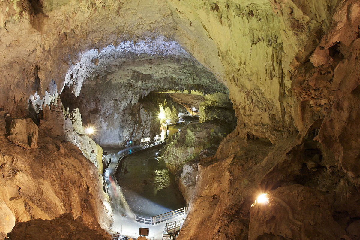 Left cave. Длинная пещера. Японские пещеры. Пещера нокхо. Акиёсидай.