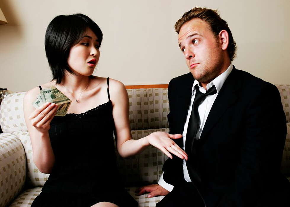 Китайский измен мужа. Женщина просит деньги. Приколы про отношения. Свободные отношения. Муж жена деньги.