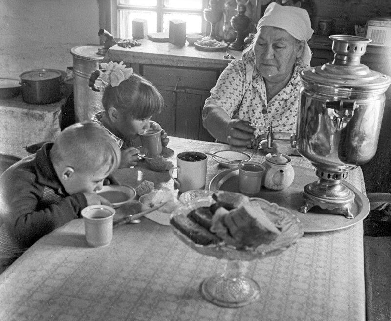 соцсети
"Каникулы в деревне" - это не просто фраза для рожденных в СССР. Это некий "пароль" для тех кто понимает.-3