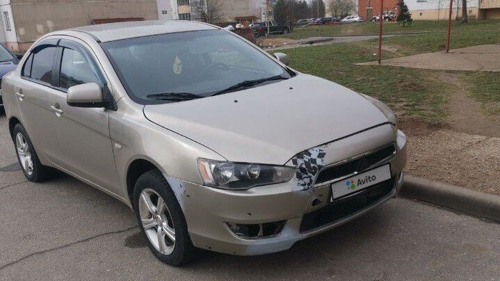 Фото из обЪявления (Бампер в грунтовке, не хватает решетки, значка и туманки)