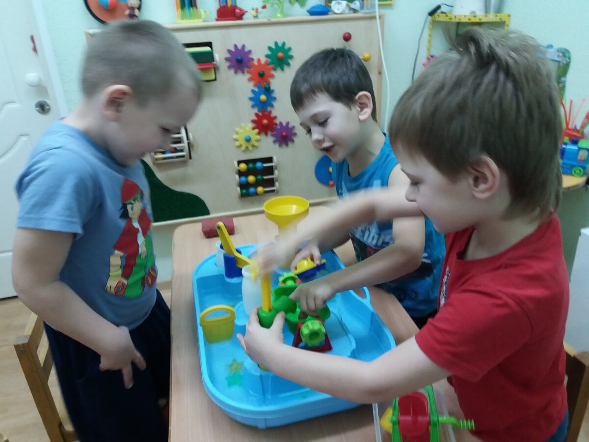 Мирно играющие дети – радость для педагогов и родителей