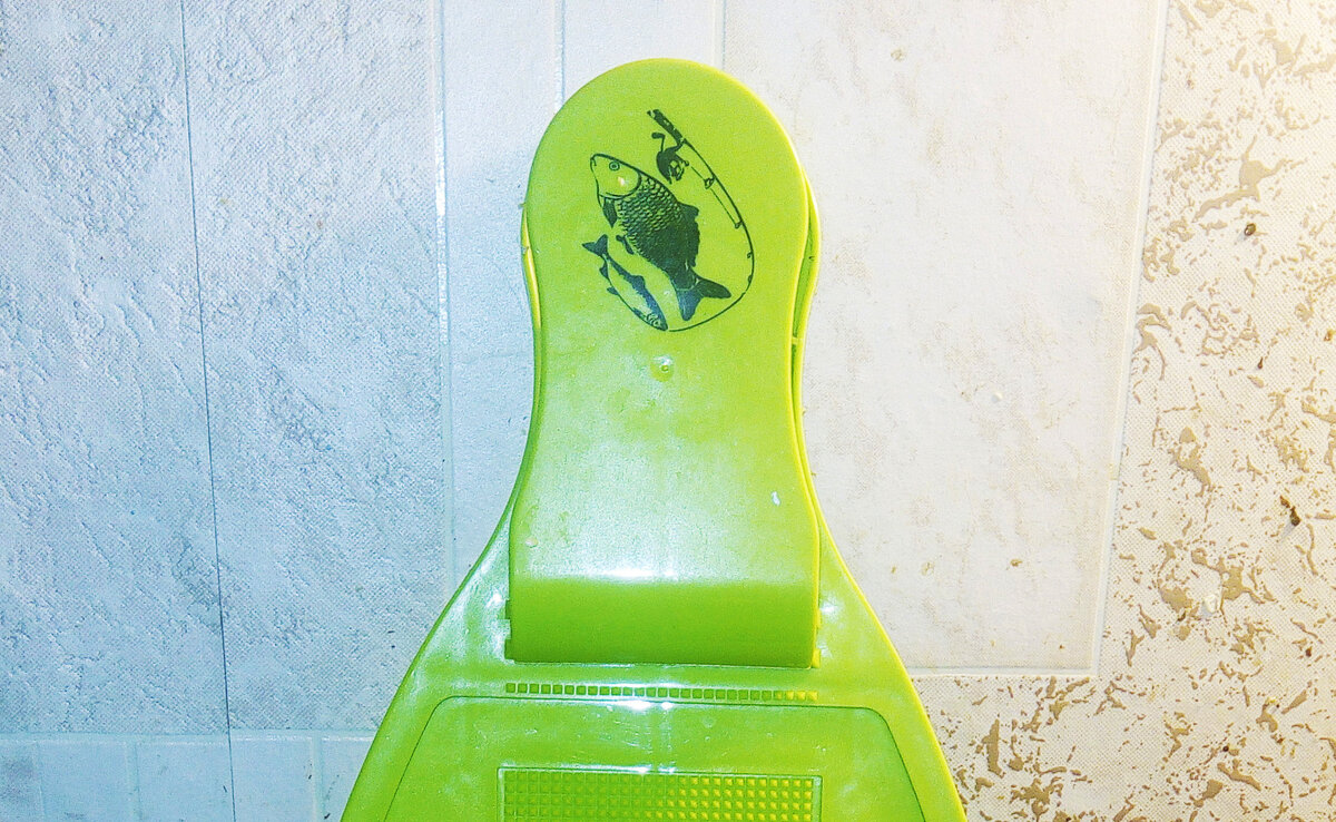 Вот такой зажим для рыбьего хвоста. Пружина у него очень мощная.