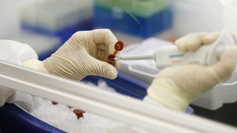 Носители второй группы крови более уязвимы к коронавирусу из-за особой мутации, установили учёные. В электронной научной библиотеке medRxiv опубликованы предварительные результаты соответствующего исследования.