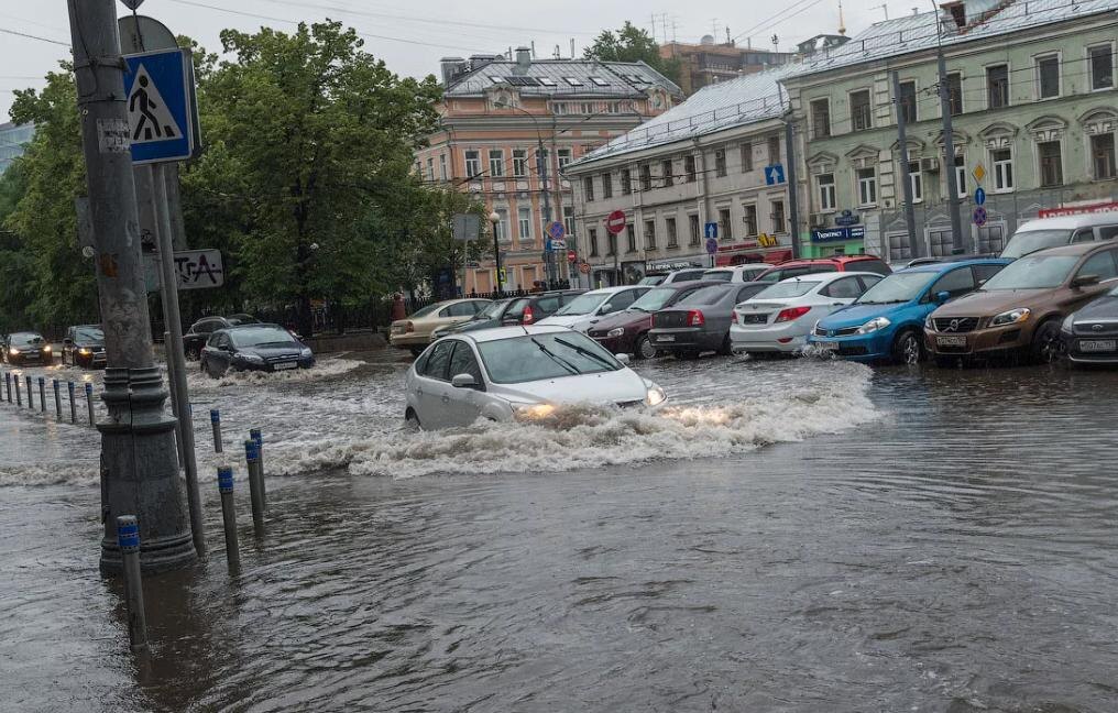 Досталось не только области. Москву тоже затопило