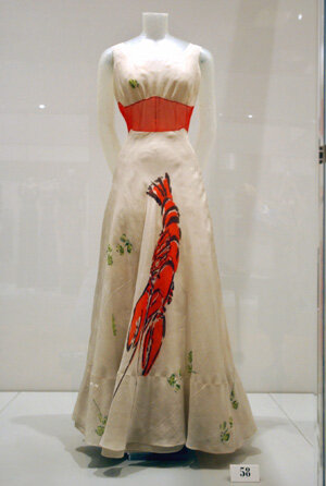 Платье Лобстер созданное в сотрудничестве с Дали