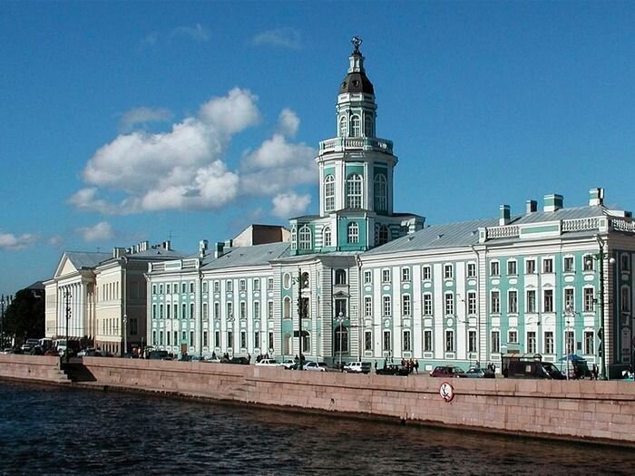 Здание Кунсткамеры