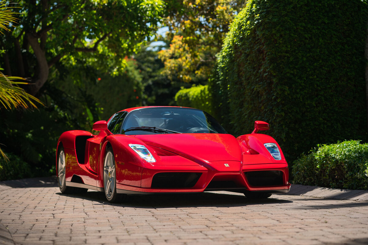 Ferrari Enzo спереди