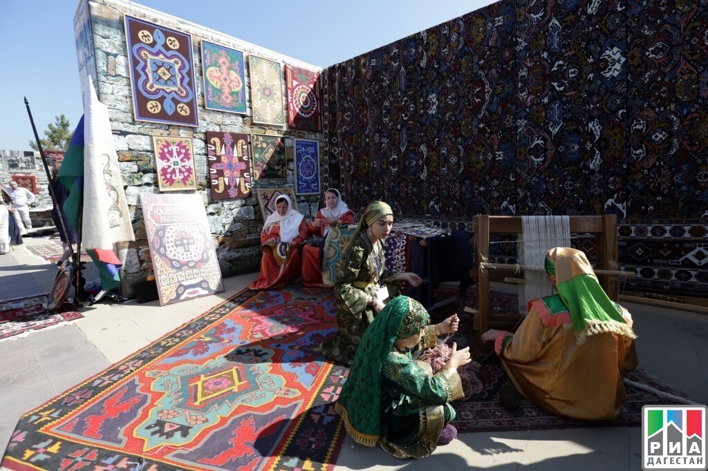 Ковроткачество.