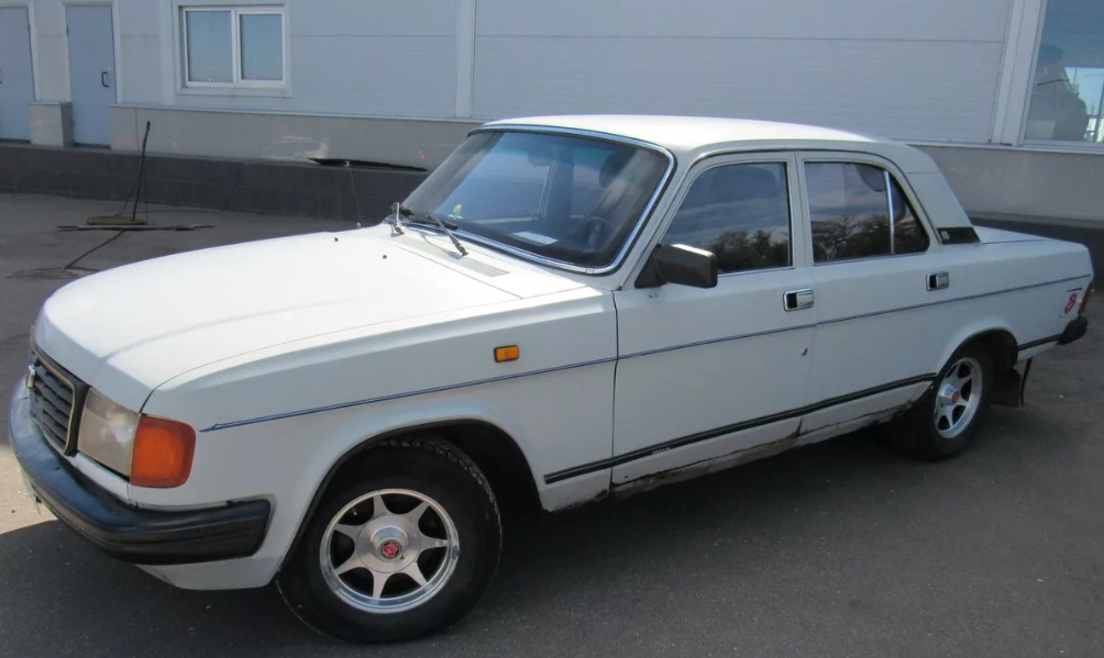 ГАЗ 31029. Волга. Выпускался с 1991 по 1997 год на Горьковском автозаводе.