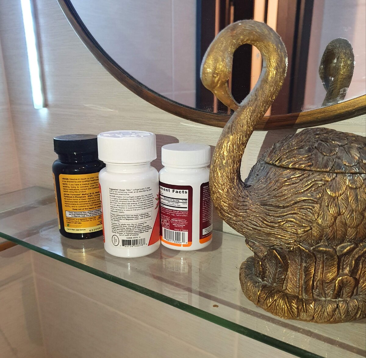 Лекарства. В ванной нет места вашим лекарствам, так как они не подвержены воздействию влаги и колебаниям температуры . Вместо этого храните свои лекарства при комнатной температуре.