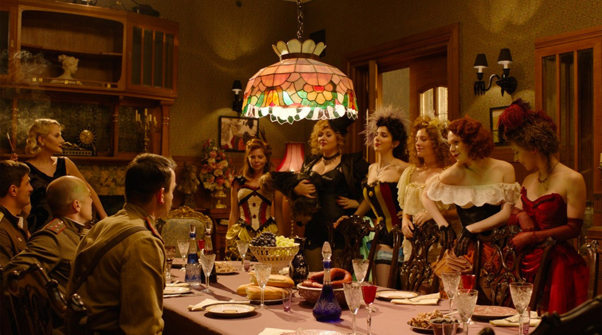 Ага. За хранцузскими шлюхами они, понимаэшь, поехали. Победу отпраздновать.