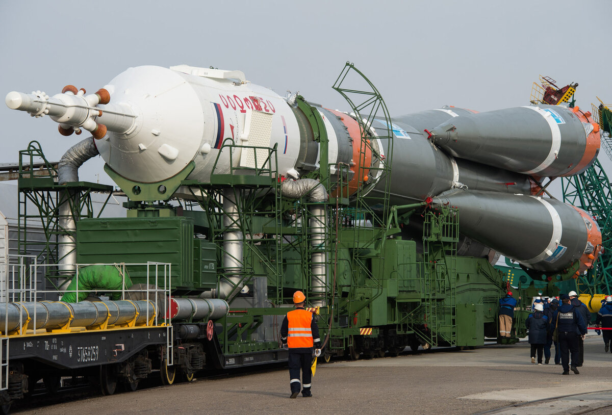 Российская ракета-носитель "Союз 2.1А" с космическим кораблем "Союз МС-16" для космодрома Байконур в Казахстане. © Спутник / Роскосмос