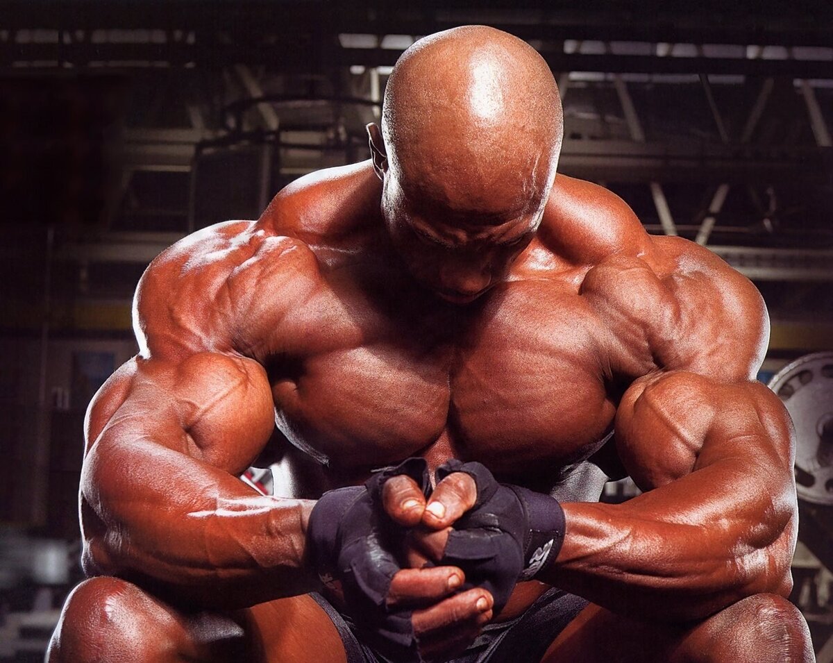 Атлет с гипертрофией мышц