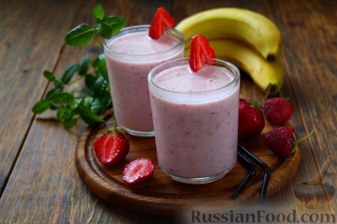 банан, клубника, хлопья овсяные, молоко, мёд