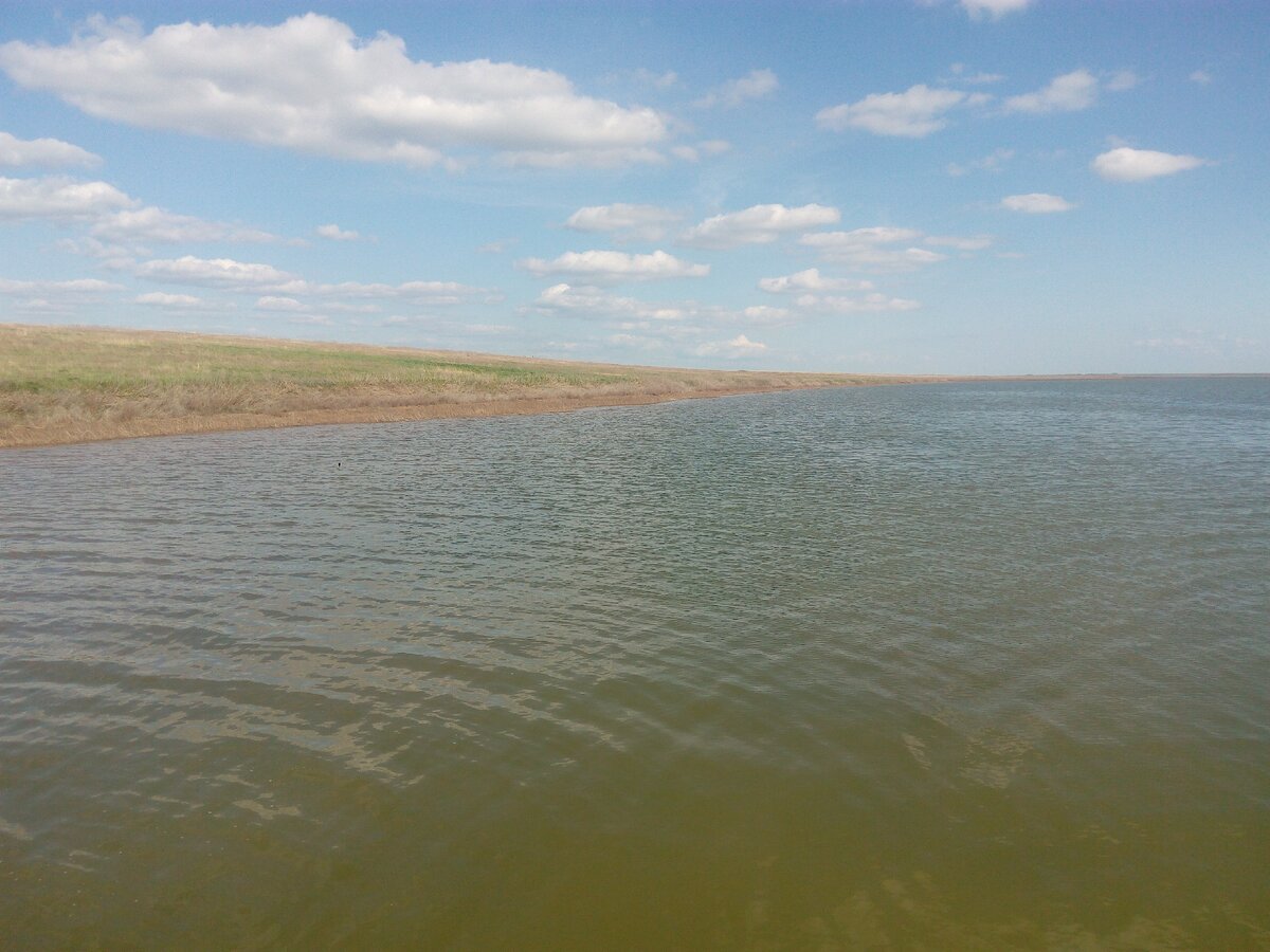 Соленое озеро Маныч-Гудило