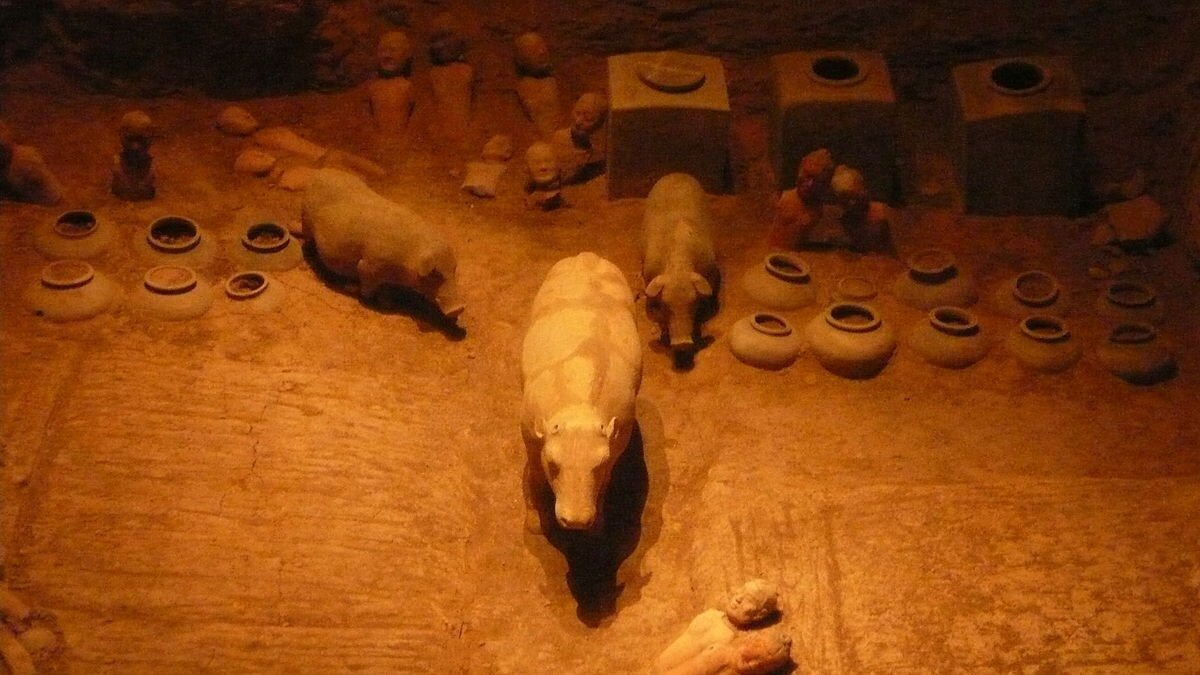 Гробница императора Цзен-ди, "терракотовые карлики" и скульптуры животных