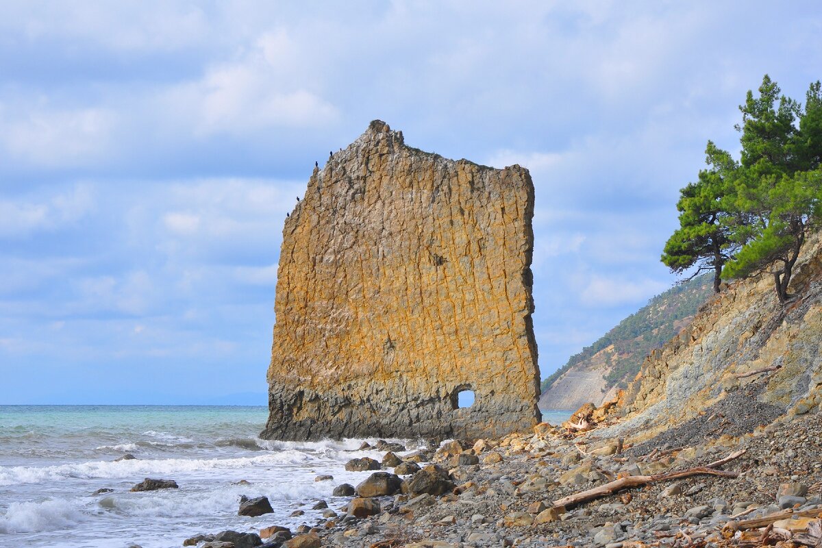 Прасковеевка, скала "Парус"