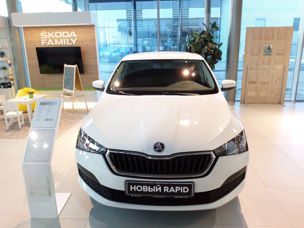 Skoda Rapid 2020 зеленая