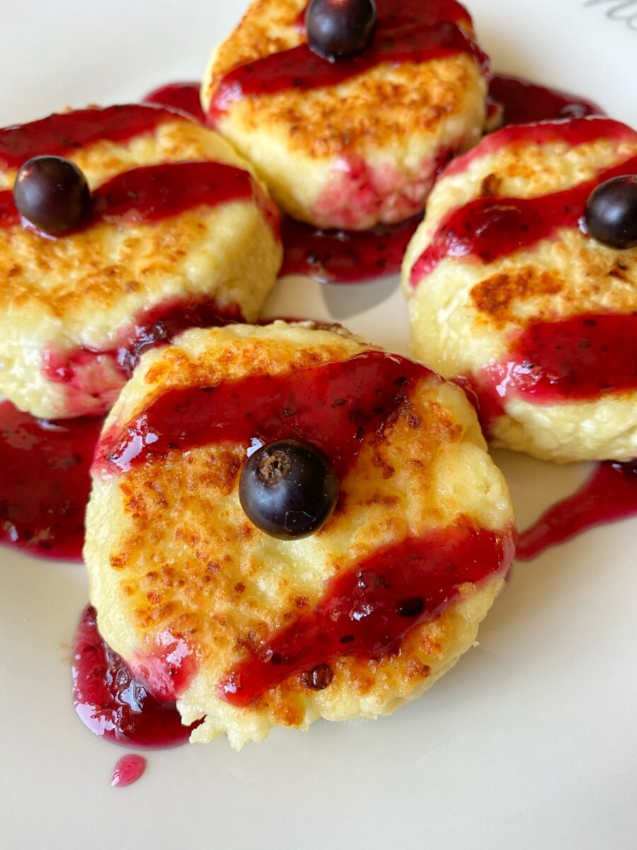 Сырники с шоколадом внутри.