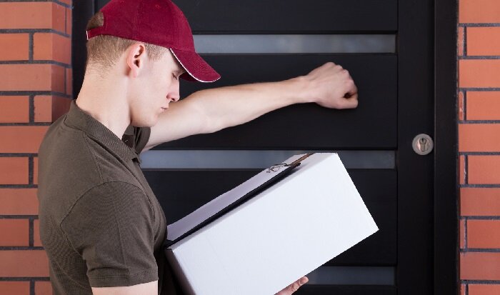 Яндекс Картинки.    Курьер доставил заказ.