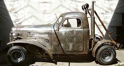 А пока, приятно осознавать, что груда запчастей, как-то незаметно превратилась в реальный продукт, который теперь вполне можно назвать автомобилем... Все основные узлы и агрегаты уже заняли свои места, нам осталось установить навесное оборудование, проложить электропроводку и все трубопроводы. Позже "новорожденный" пройдет первые ходовые испытания, после которых - разборка и покраска...
