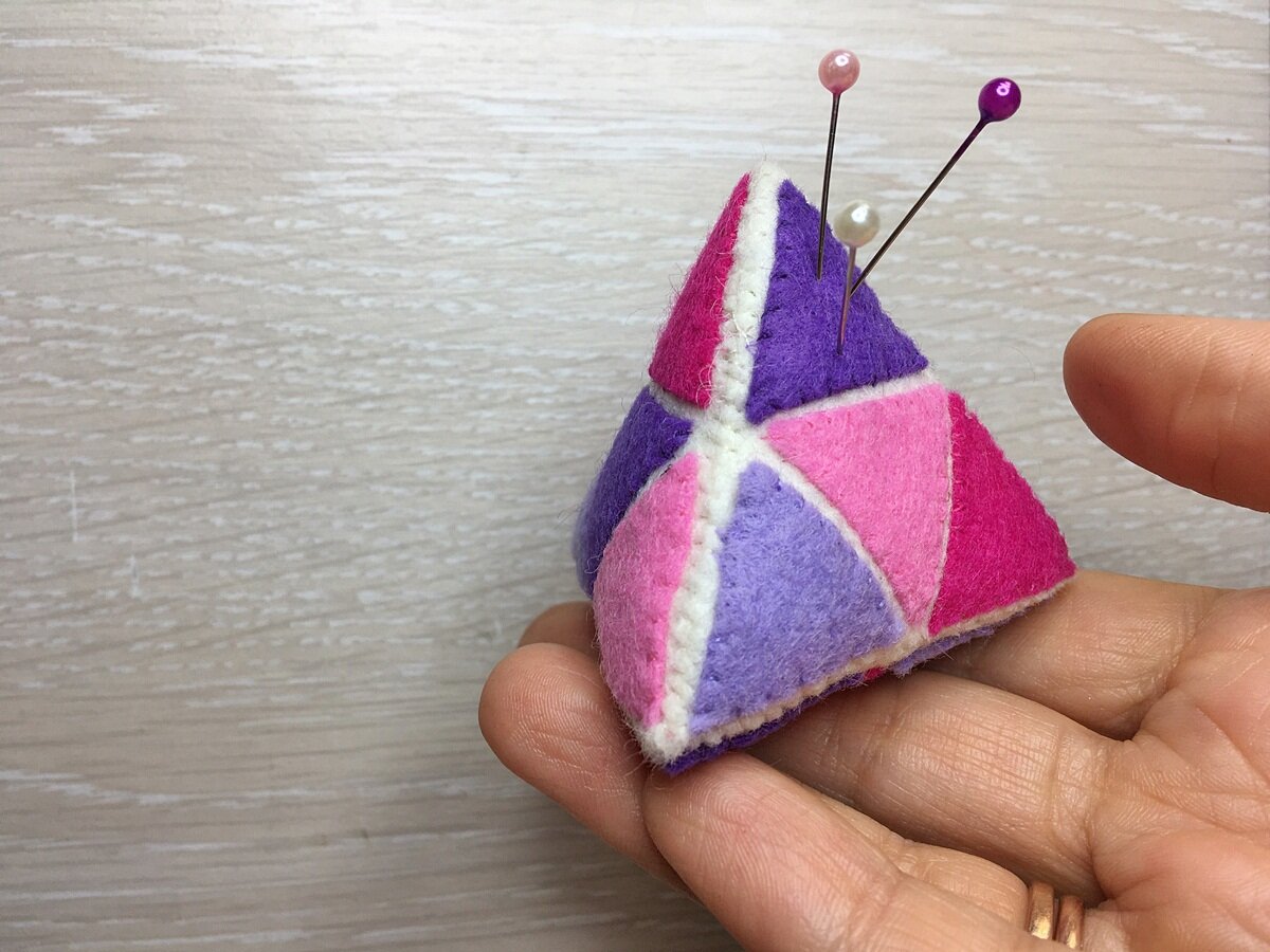Игольница-пирамидка из фетра. Автор Ольга Дворянова