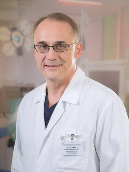 Хирург Дмитрий Валерьевич Ручкин.