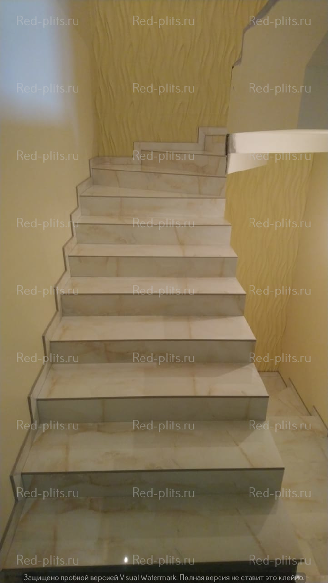 Отделка лестницы из керамогранита Onyx Beige