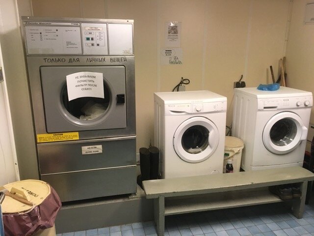 Сейчас небольшие прачечные на судах выглядят примерно вот так...