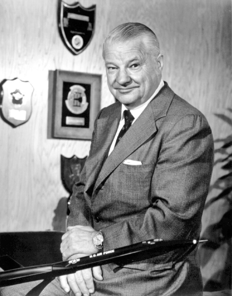 Мужик плодотворно поработал, надо сказать. Он вообще много чего проектировал. В частности знаменитый SR-71 "Blackbird"