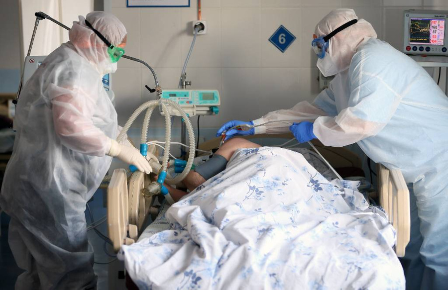 При этом критически низкого уровня по обеспеченности койками для ковидных больных не наблюдается.