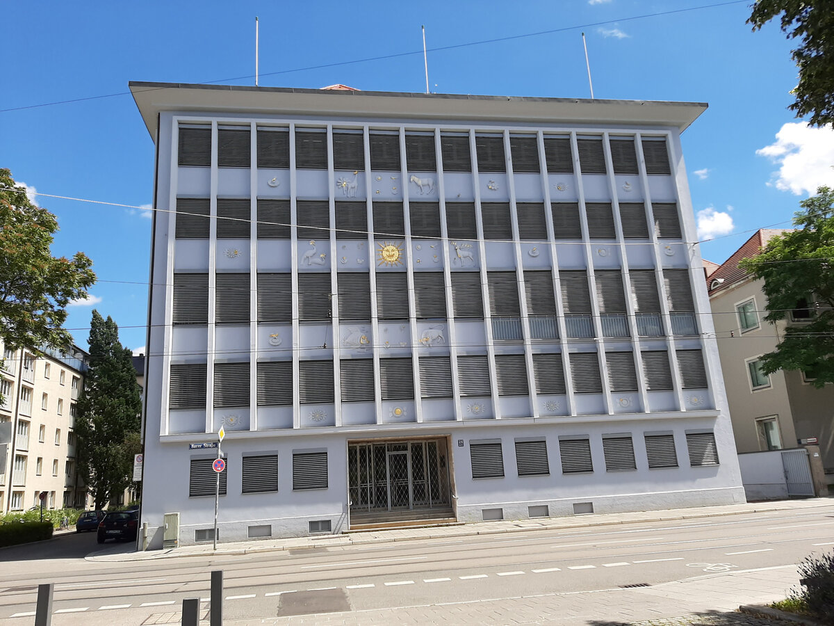 Мюнхен. "Солнечное здание" Недалеко от "Королевской площади". Фото автора блога