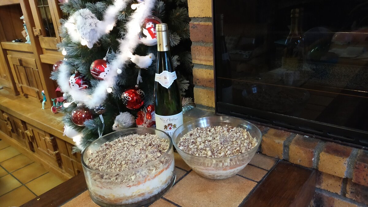 Получилось две больших салатницы