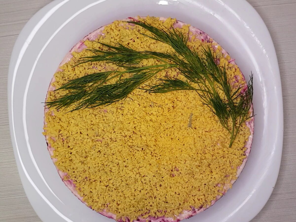 Всем привет! "Селёдка под шубой" самый популярный Новогодний салат вот уже на протяжении пятидесяти лет.-7