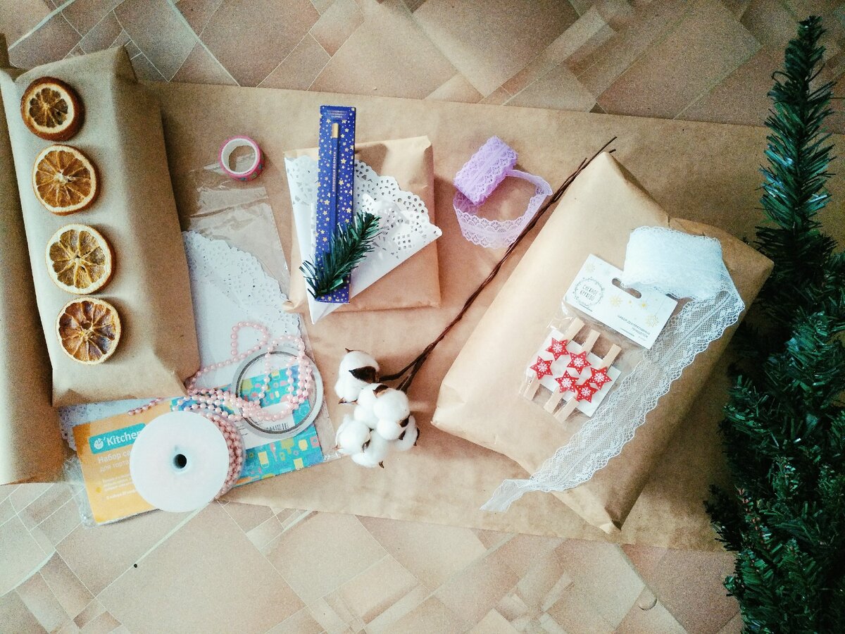 Не очень удачное фото получилось) Здесь материалы для упаковки)