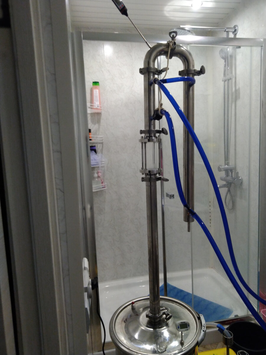 перегонка спирта с дефлегматором. перегон самогона с дефлегматором. второй перегон на колонне с дефлегматором. перегонка с дефлегматором. самогонный аппарат сириус.