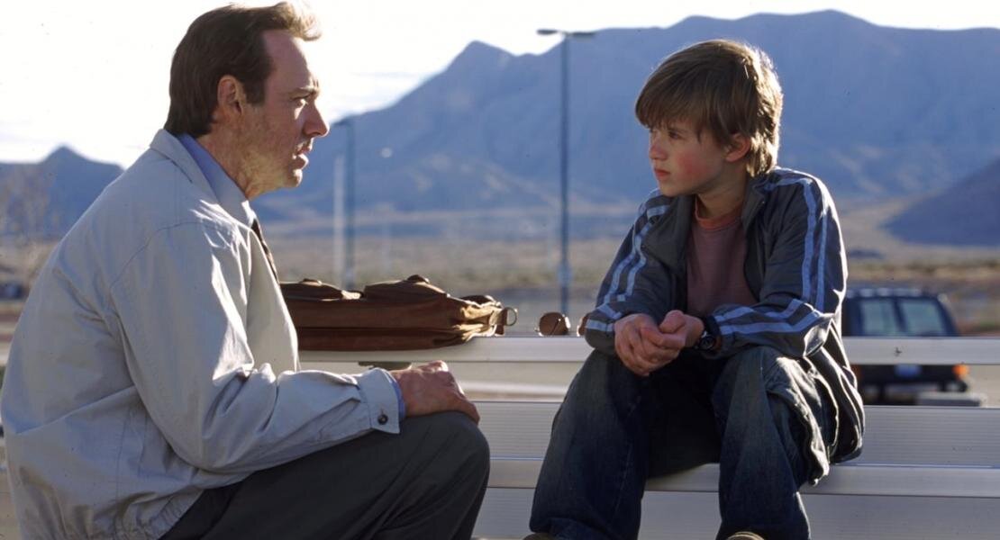 Кадр из фильма «Заплати другому»