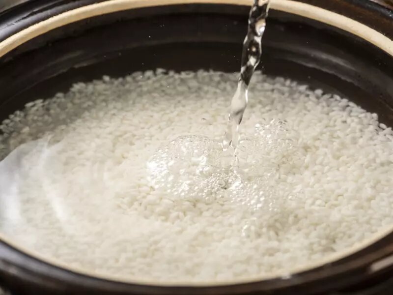 «Почему нельзя сливать воду после приготовления риса? Удивительная правда, о которой тебе следует знать»