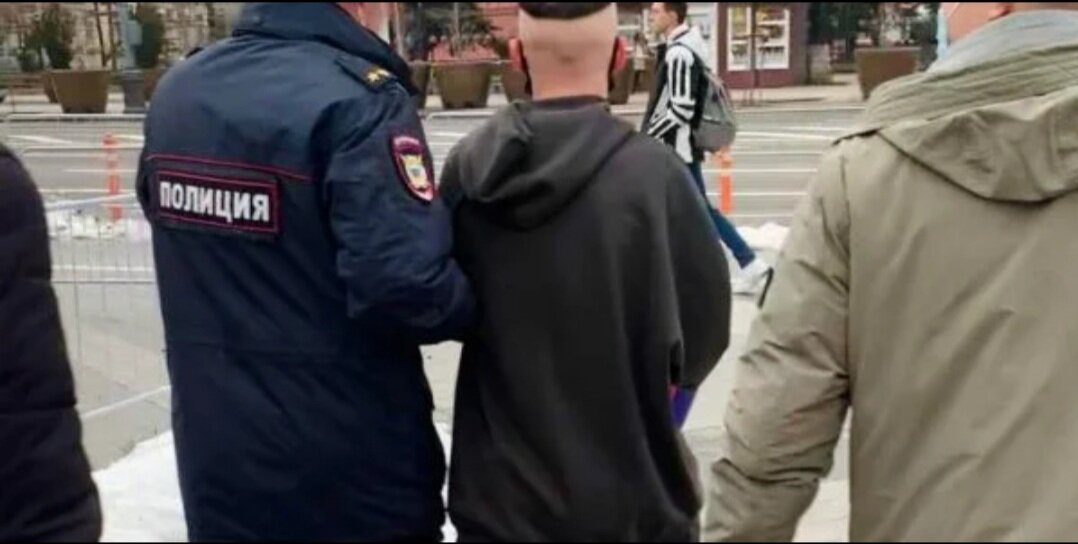фото  с сайта https://kubnews.ru/obshchestvo/2021/01/14/tiktoker-danya-milokhin-ustroil-nesanktsionirovannuyu-tusovku-v-tsentre-krasnodara/