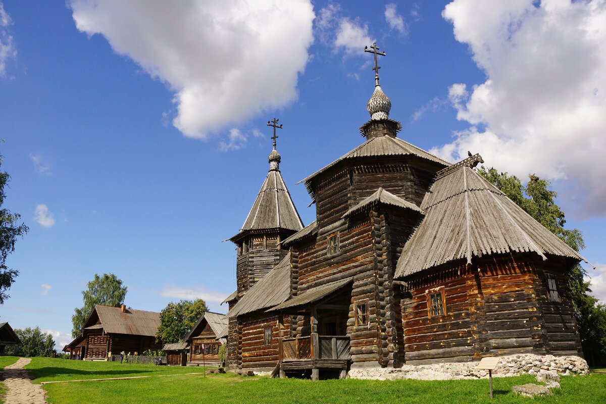 Памятник древнерусского зодчества суздаль