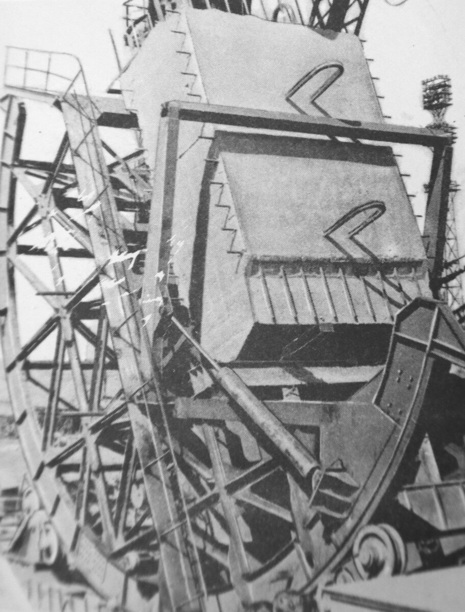 Первый сборный крупногабаритный элемент установлен в бычок первого яруса в апреле 1965 г., а последний пятитысячный - в сентябре 1967 г. 