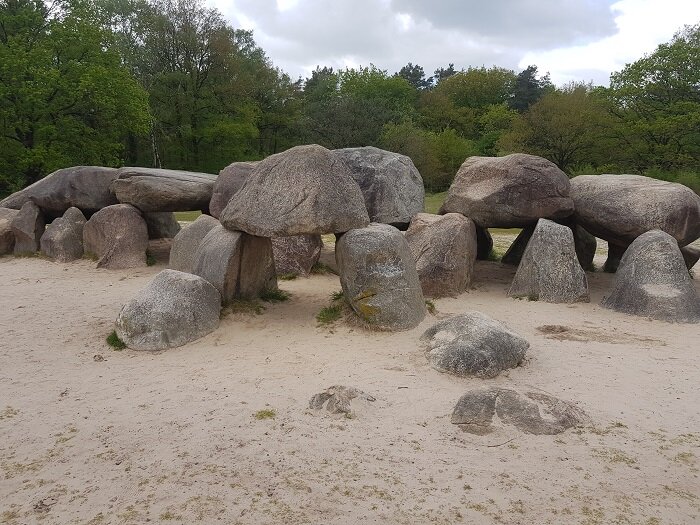 "Гробницы гигантов". Источник фото: https://dailygreenspiration.nl/hunebedden-drenthe/