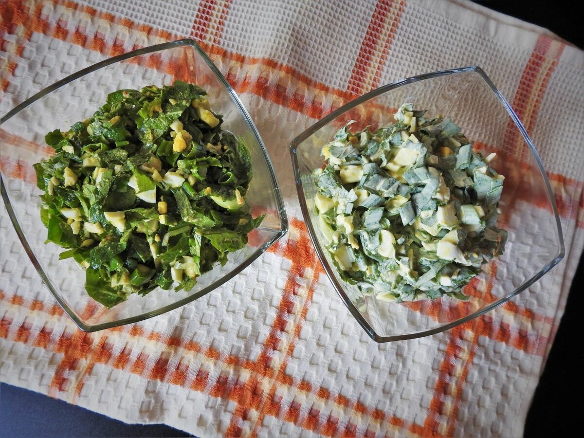 Один и тот же весенний салат с разными заправками отличается и вкусом, и цветом