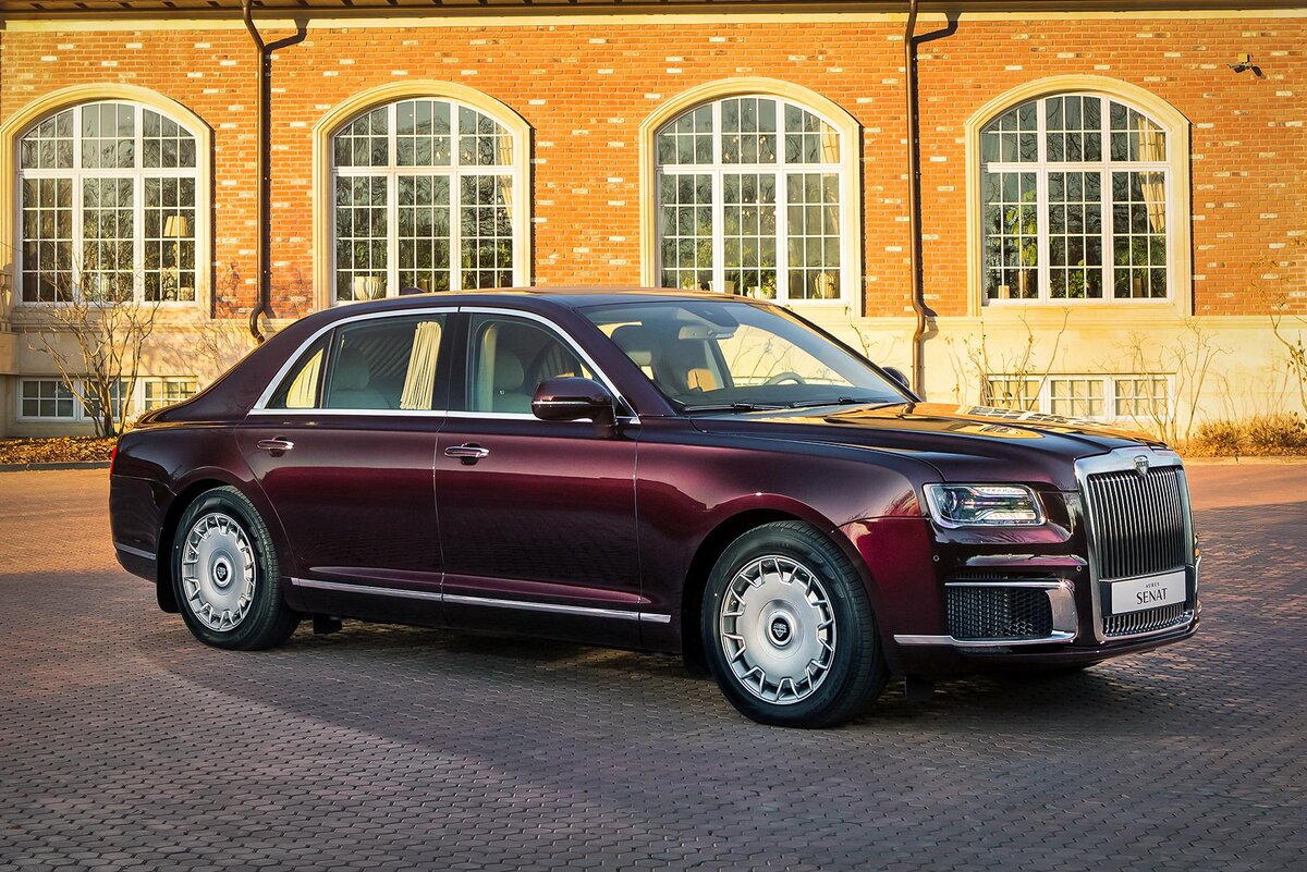 Совершенно очевидно, что седаны Aurus уже имеют законченный, серийный облик и будут выпускаться в нем много лет. Сколько? Вопрос...