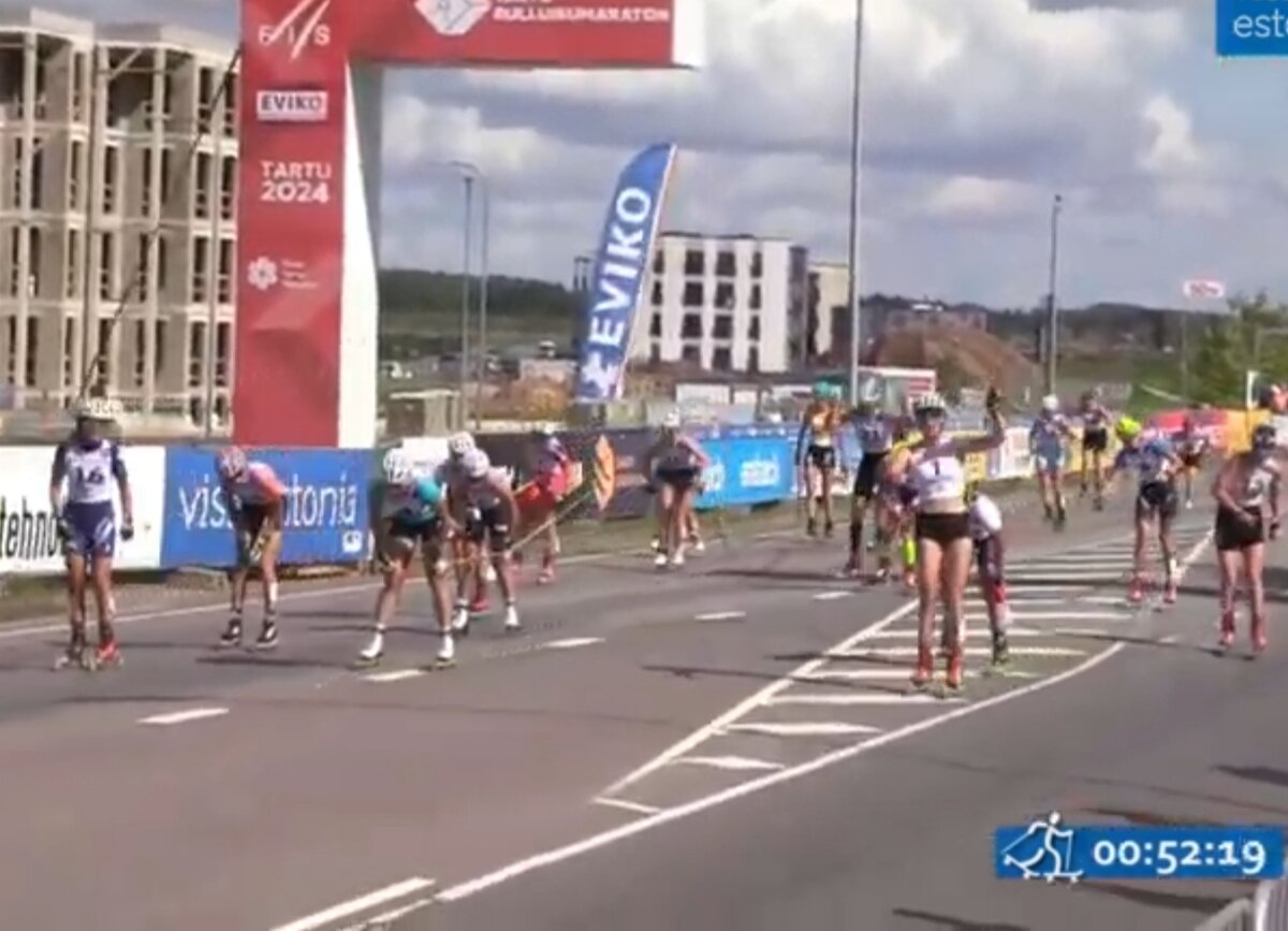 Финиш Непряевой (она справа под первым номером)