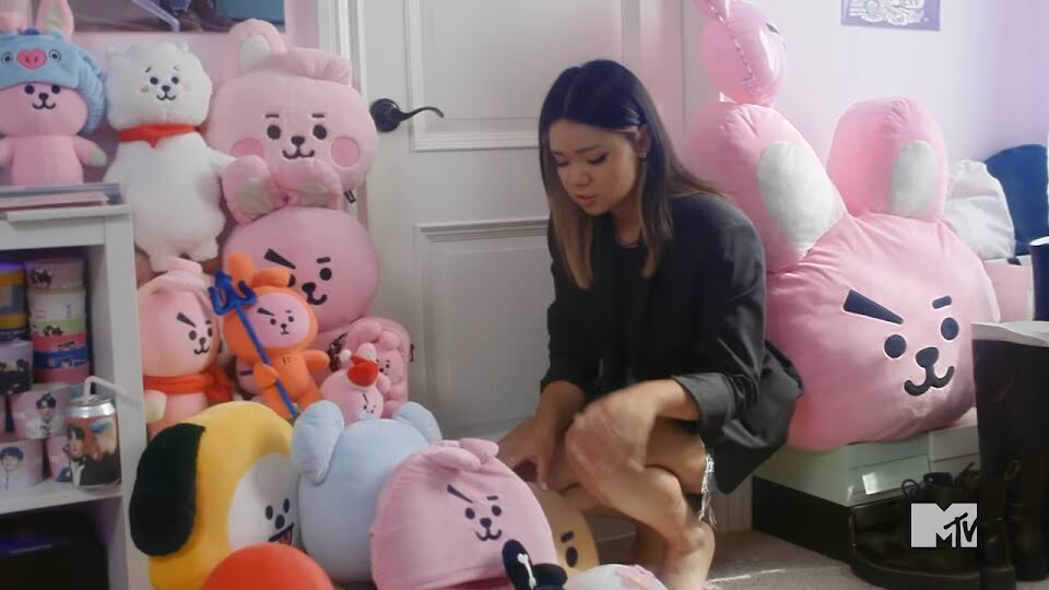 18-летняя Туи из Калифорнии является поклонницей BTS с тех пор, как они были еще новичками. Она начала поддерживать группу в 2014 году, когда ей было всего 11 лет.