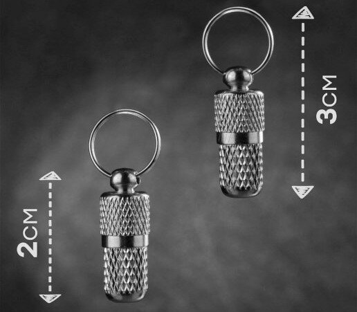 Самый распространенный адресник в интернете, внутри есть записка с именем и адресом владельца.  Артикул: 12213706. Для начала взяли его, но скоро закажем индивидуальный адресник с гравировкой.