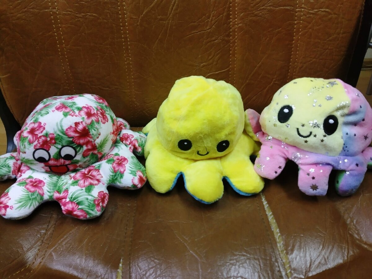 Левый - это мой. Дочь сказала, что такая бабушкинская расцветка мне подходит. 